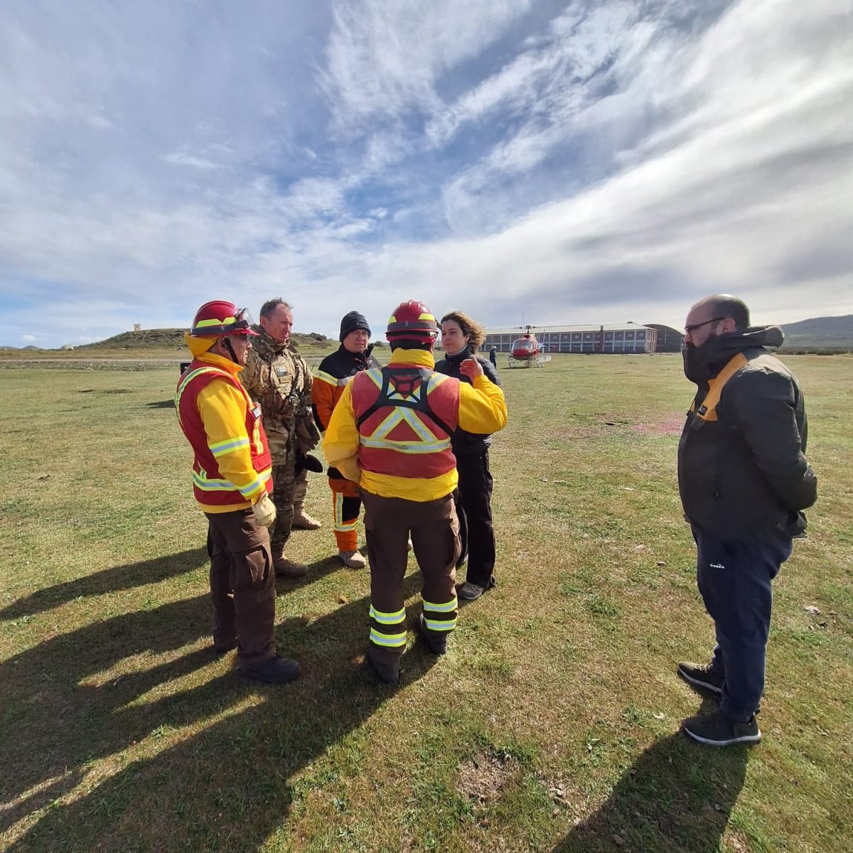 Helicóptero se incorporó a combate de incendio en Tierra del Fuego Helicóptero que ayudará en Tierra de Fuego - Foto: Delegación Presidencial