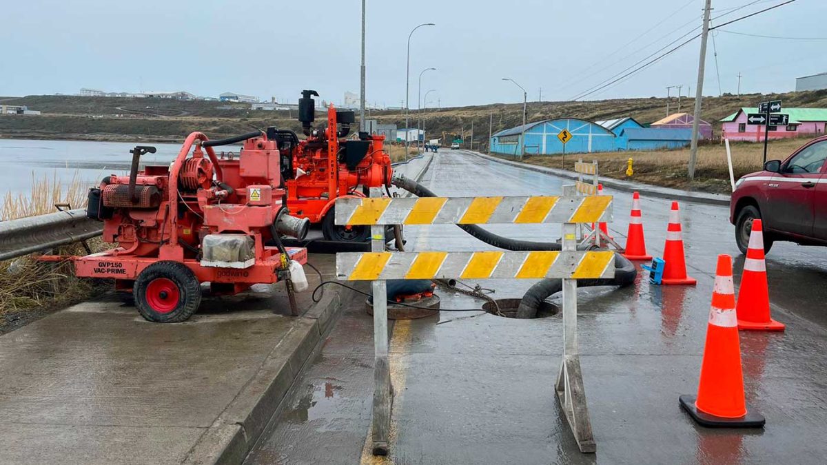 Aguas Magallanes desarrolla obra de reposición de 139 metros de colector en Porvenir