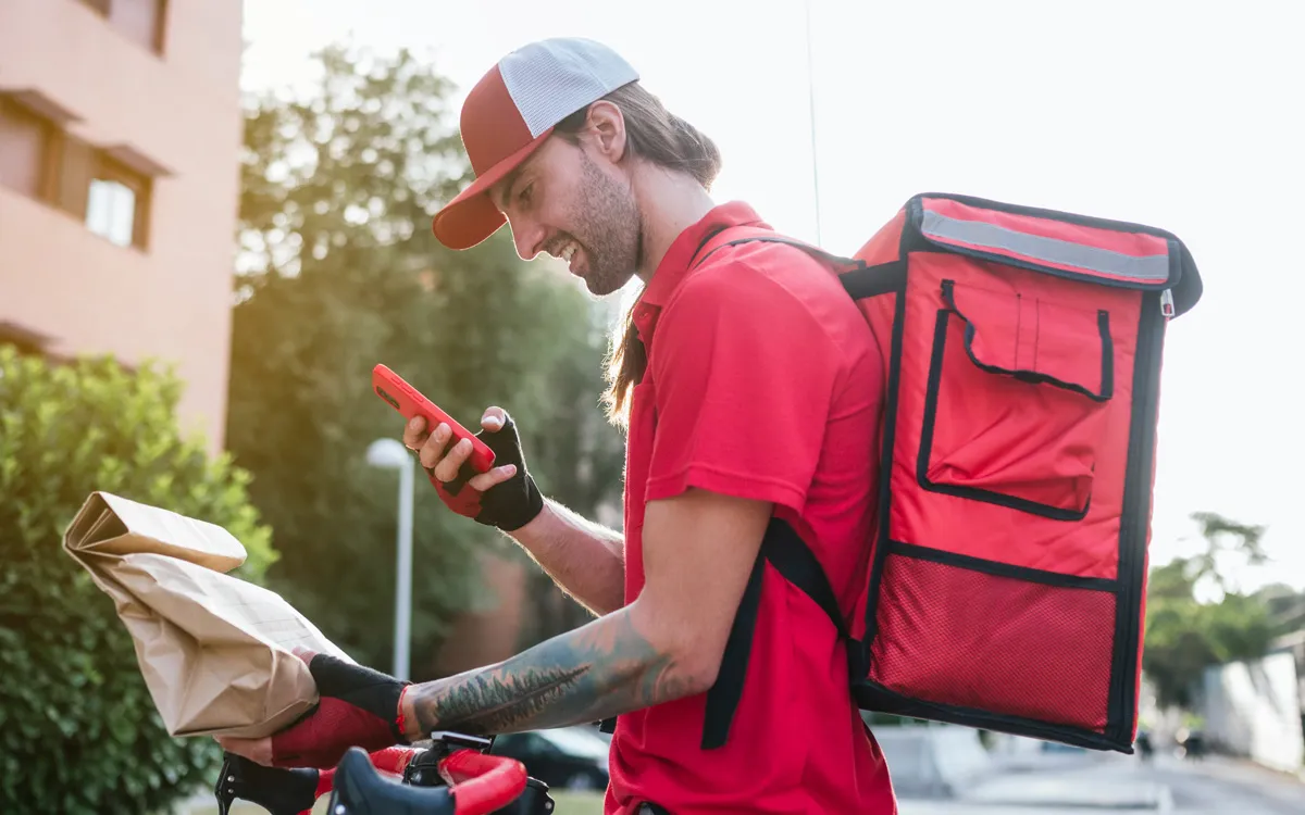 Uber Eats, Rappi, PedidosYa y Justo oficiados por Sernac: Deberán dar cuenta de inclusión de propinas de manera predefinida